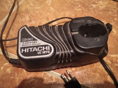 Лот: 17912500. Фото: 1. Зарядное для шуруповерта Hitachi. Пуско-зарядные устройства
