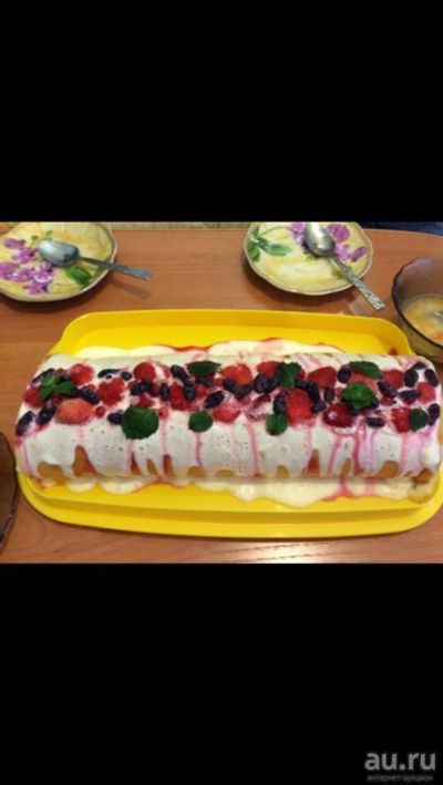 Лот: 8950117. Фото: 1. Торт рулет с садовыми ягодами. Торты, пирожные