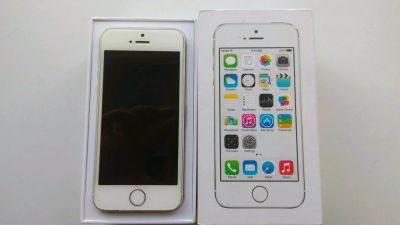 Лот: 11260244. Фото: 1. IPhone 5s 16gb silver. Смартфоны
