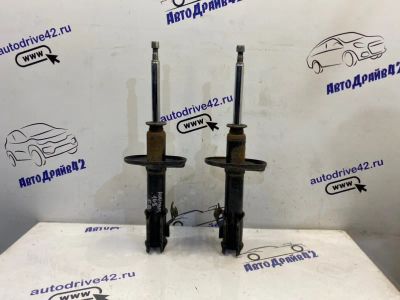 Лот: 21710810. Фото: 1. амортизаторы Toyota Avensis AT220L. Двигатель и элементы двигателя