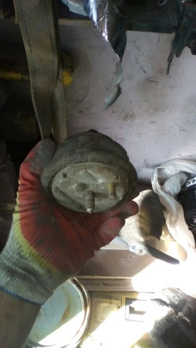 Лот: 11692894. Фото: 1. подушка двигателя bmw e32 e34. Двигатель и элементы двигателя