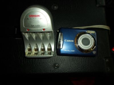 Лот: 6154040. Фото: 1. Canon PowerShot A480 + зарядное... Цифровые компактные