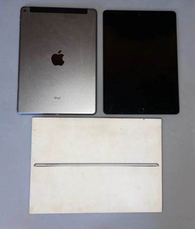 Лот: 25125628. Фото: 1. iPad Air 2 (wi-fi + cellular... Планшеты