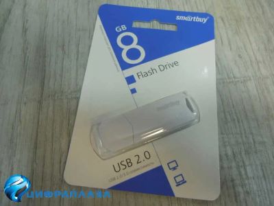 Лот: 19480402. Фото: 1. 8GB накопитель Smartbuy CLUE белый. USB-флеш карты