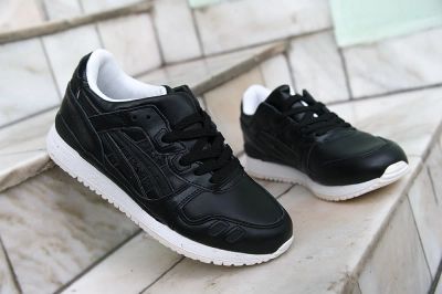 Лот: 8389164. Фото: 1. Asics кроссовки Asics Gel Saga... Кеды, кроссовки, слипоны