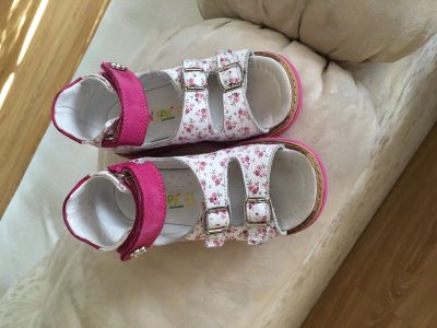 Лот: 12532192. Фото: 1. Босоножки на девочку. Босоножки