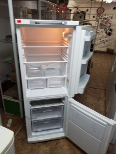 Лот: 12578569. Фото: 1. Б у холодильник indesit чистый... Холодильники, морозильные камеры