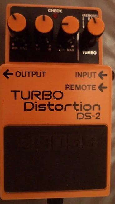 Лот: 11014351. Фото: 1. Boss DS-2: Turbo Distortion. Гитарные эффекты и комбоусилители