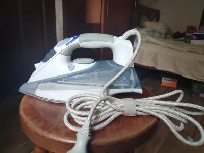Лот: 15549245. Фото: 1. Утюг Philips GC4430 белый, серый. Утюги, парогенераторы, отпариватели
