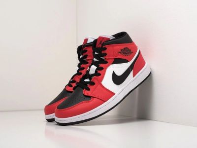 Лот: 18162086. Фото: 1. Кроссовки Nike Air Jordan 1 Mid... Кеды, кроссовки, слипоны