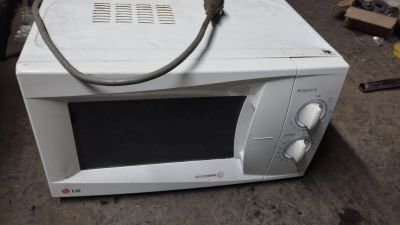 Лот: 20303740. Фото: 1. Микроволновка Lg(неисправна). Микроволновки, мини-печи