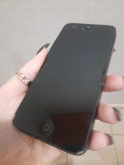 Лот: 18952521. Фото: 1. Телефон Iphone 5 темносерый. Смартфоны