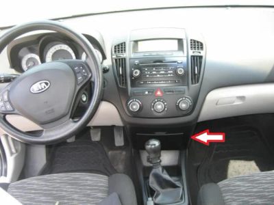 Лот: 19076544. Фото: 1. Консоль нижний бардачек Kia Cee... Салон