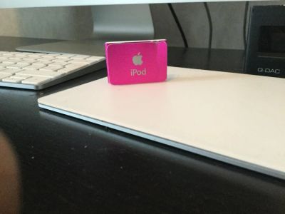 Лот: 10040804. Фото: 1. оригинальный iPod shuffle 2Gb. Плееры