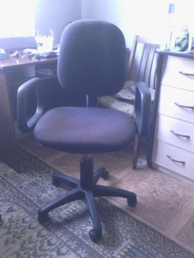 Лот: 4590125. Фото: 1. компьютерное кресло/стул. Другое (офисная мебель и домашние кабинеты)