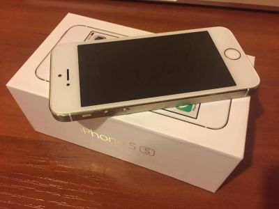 Лот: 8791696. Фото: 1. iPhone 5s 32gb gold. Смартфоны