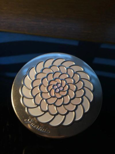 Лот: 10439657. Фото: 1. Guerlain Meteorites Perles в оттенке... Макияж