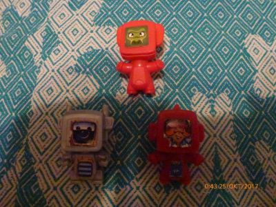 Лот: 10677727. Фото: 1. Роботы из киндера. Игрушки