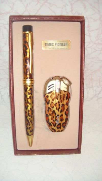 Лот: 5129578. Фото: 1. Пионер набор Зажигалка+Ручка. Ручки шариковые, перьевые