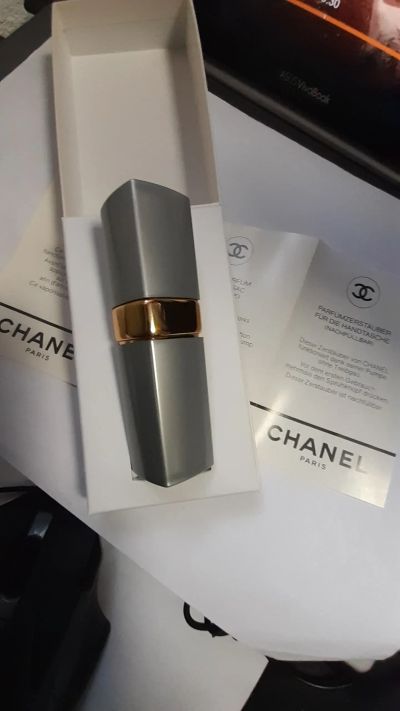 Лот: 13442992. Фото: 1. Chanel No 19 Parfum 7.5 ml. -... Женская парфюмерия