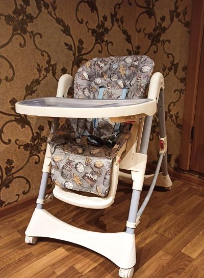 Лот: 18577353. Фото: 1. Стульчик для кормления Happy Baby... Стульчики для кормления