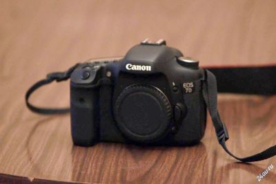 Лот: 3770365. Фото: 1. Canon 7D Body + CF 8gb + кофр... Цифровые зеркальные