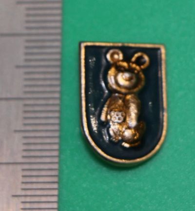 Лот: 11826393. Фото: 1. Значок: Олимпийский мишка, медведь... Сувенирные