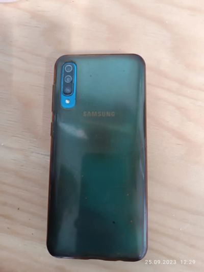 Лот: 20847402. Фото: 1. Samsung A50. Смартфоны