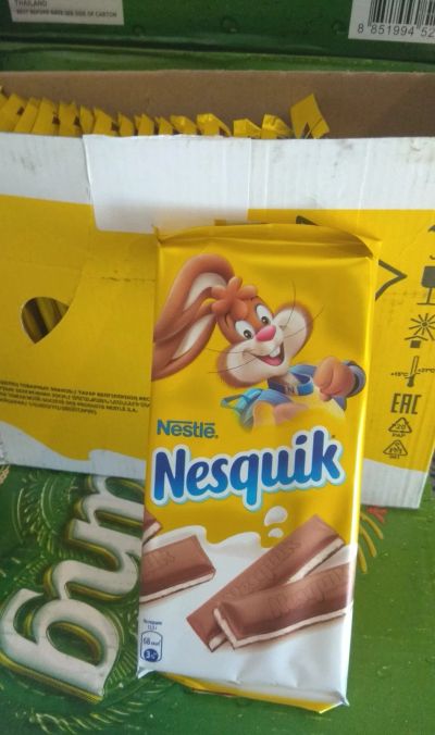 Лот: 17908581. Фото: 1. Nesquik молочный шоколад с молочной... Шоколад, конфеты