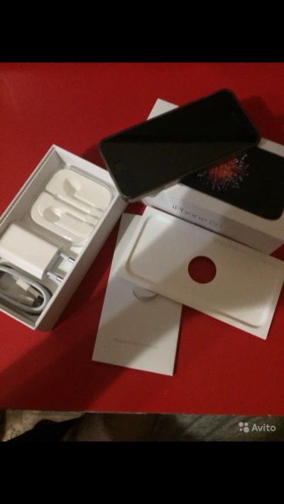 Лот: 12253337. Фото: 1. Apple iPhone (Айфон) SE 32 Space... Смартфоны