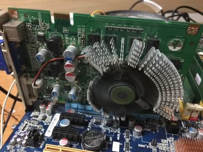 Лот: 18618624. Фото: 1. 8600gt 256mb ddr2. Видеокарты
