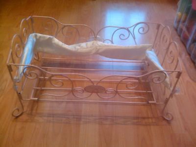 Лот: 4877403. Фото: 1. Кроватка розовая железная,фирма... Куклы и аксессуары