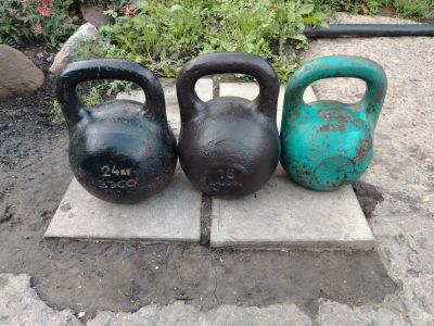 Лот: 25712047. Фото: 1. Гири советские 24кг-2шт. 16кг-1шт... Гири