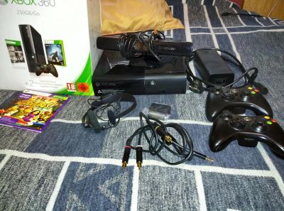Лот: 7331691. Фото: 1. Xbox360E Freeboot, Kinect, 250gb... Игровые приставки, консоли