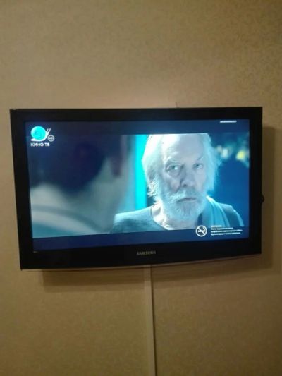 Лот: 10417016. Фото: 1. Samsung LE32C454E3W 32" + крепление... Телевизоры
