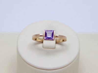 Лот: 14914355. Фото: 1. ЗОЛОТОЕ КОЛЬЦО С АМЕТИСТОМ 4,02... Кольца, перстни