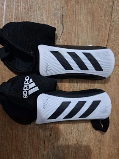 Лот: 20186228. Фото: 1. Щитки футбольные детские adidas. Защита тела