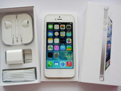 Лот: 4504736. Фото: 1. Apple iPhone 5 16Gb White. В отличном... Смартфоны