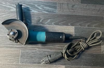 Лот: 20126998. Фото: 1. Болгарка маленькая Makita 9558HN. Электроинструмент