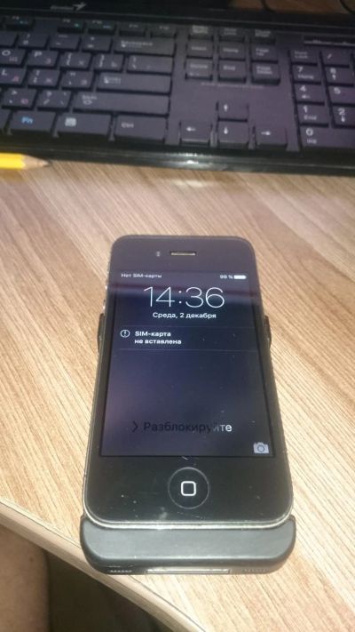 Лот: 6832698. Фото: 1. Iphone 4s 16Gb чёрный + чехол-аккамулятор. Смартфоны