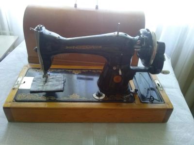 Лот: 5213915. Фото: 1. Швейная машинка. Швейная, вязальная