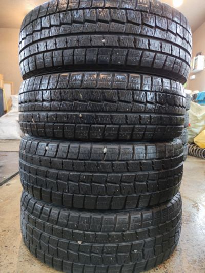 Лот: 19624685. Фото: 1. Зимние шины Dunlop 205/60 R16. Шины