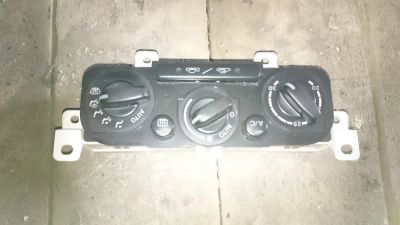 Лот: 8429556. Фото: 1. Блок Климат Контроля Mazda Familia. Электрооборудование