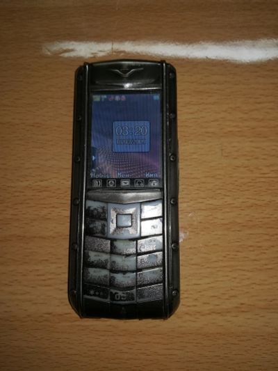Лот: 12445511. Фото: 1. Мобильный телефон Vertu. Кнопочные мобильные телефоны