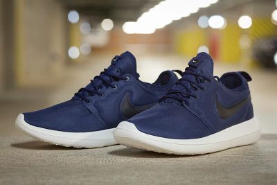 Лот: 10088273. Фото: 1. Nike Roshe Two. Кеды, кроссовки, слипоны