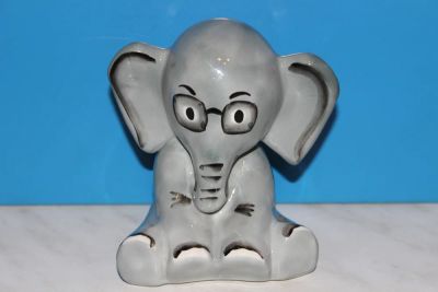 Лот: 11511559. Фото: 1. Фарфоровая статуэтка Слонёнок... Фарфор, керамика