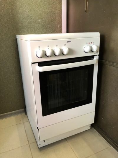 Лот: 16146942. Фото: 1. Электрическая плита Zanussi ZCV... Плиты, духовые шкафы, варочные поверхности