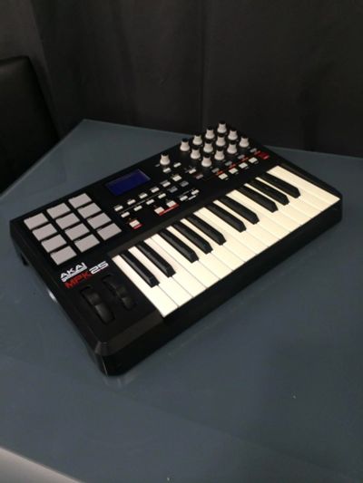 Лот: 6232997. Фото: 1. Akai MPK25. MIDI-оборудование