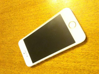 Лот: 5422792. Фото: 1. iPhone 5 S Model A 1457 золотой... Смартфоны