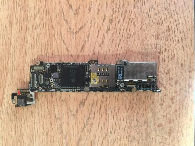 Лот: 5972146. Фото: 1. Материнская плата iPhone 5. Микросхемы и платы